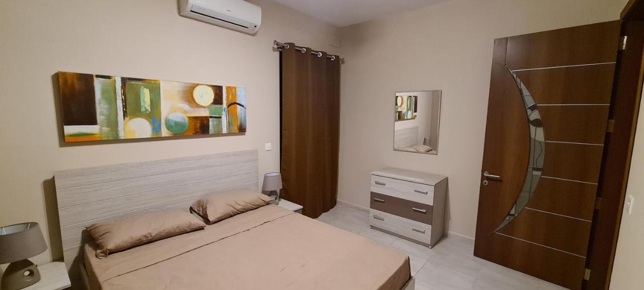 Large Apartment In Marsascala. Sleeps 6 마르사스칼라 외부 사진