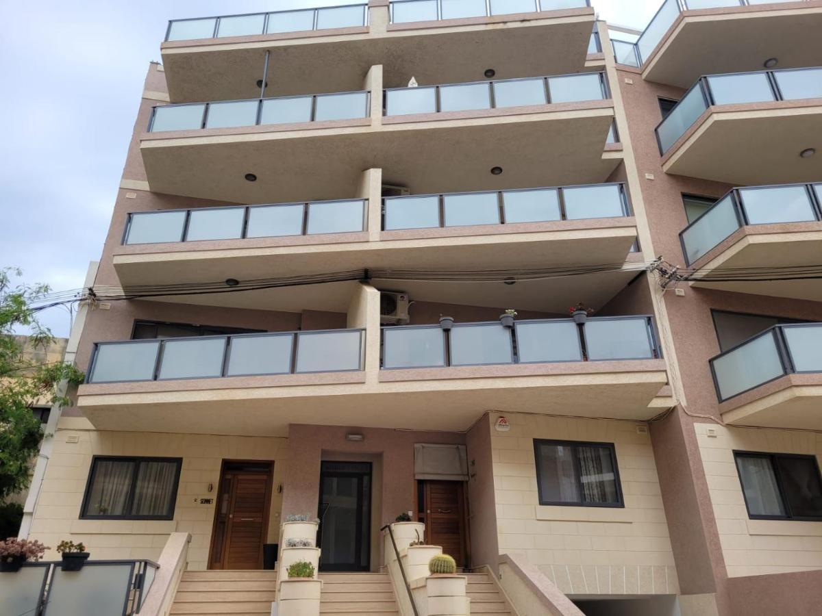 Large Apartment In Marsascala. Sleeps 6 마르사스칼라 외부 사진