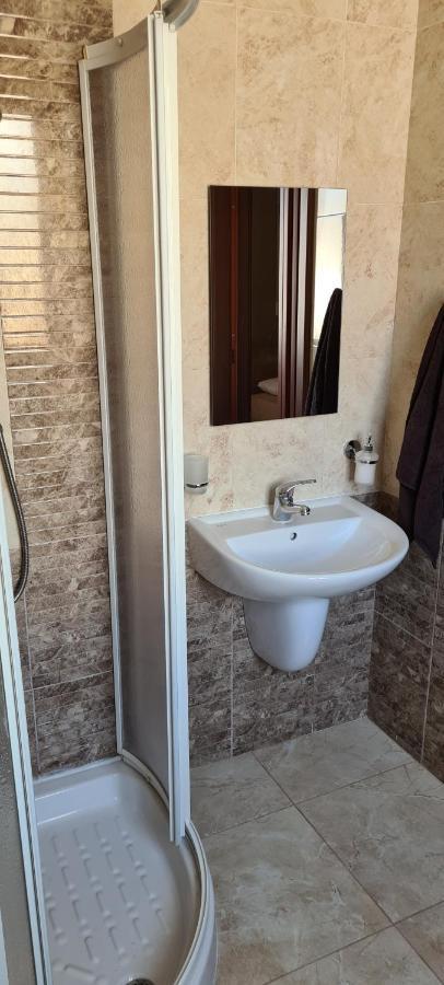 Large Apartment In Marsascala. Sleeps 6 마르사스칼라 외부 사진