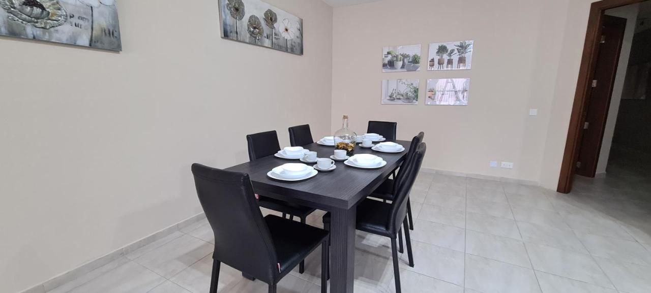 Large Apartment In Marsascala. Sleeps 6 마르사스칼라 외부 사진