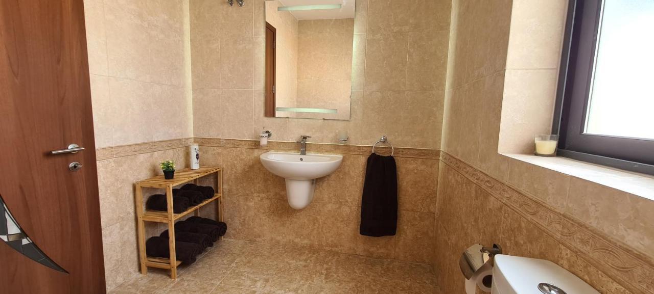 Large Apartment In Marsascala. Sleeps 6 마르사스칼라 외부 사진