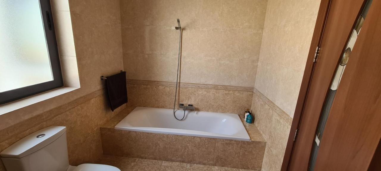 Large Apartment In Marsascala. Sleeps 6 마르사스칼라 외부 사진