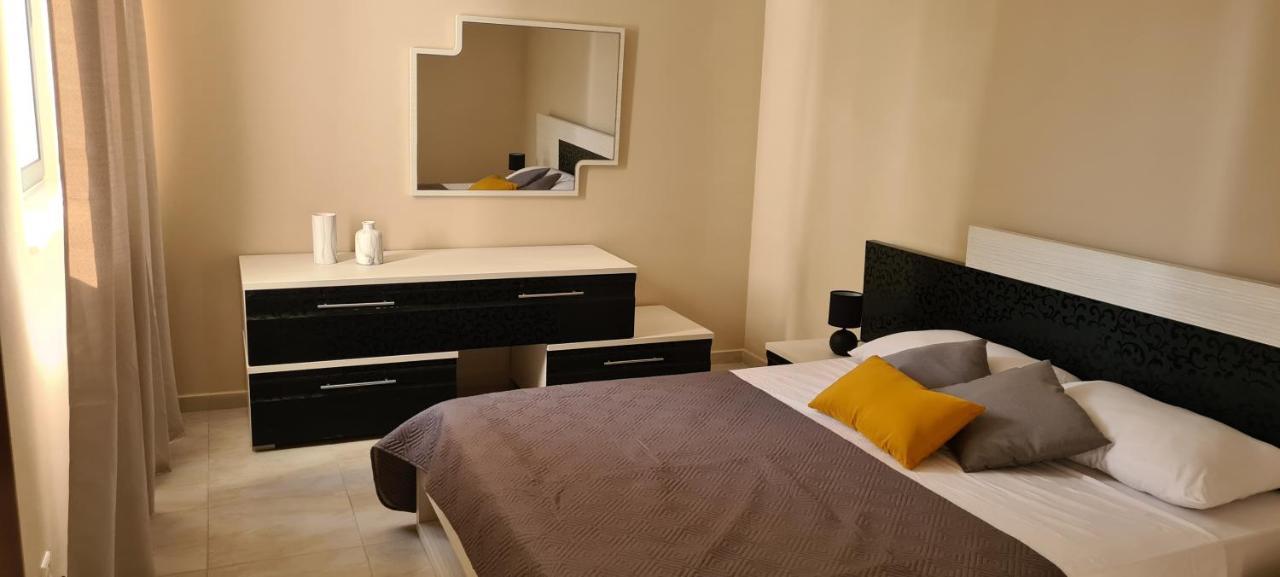 Large Apartment In Marsascala. Sleeps 6 마르사스칼라 외부 사진
