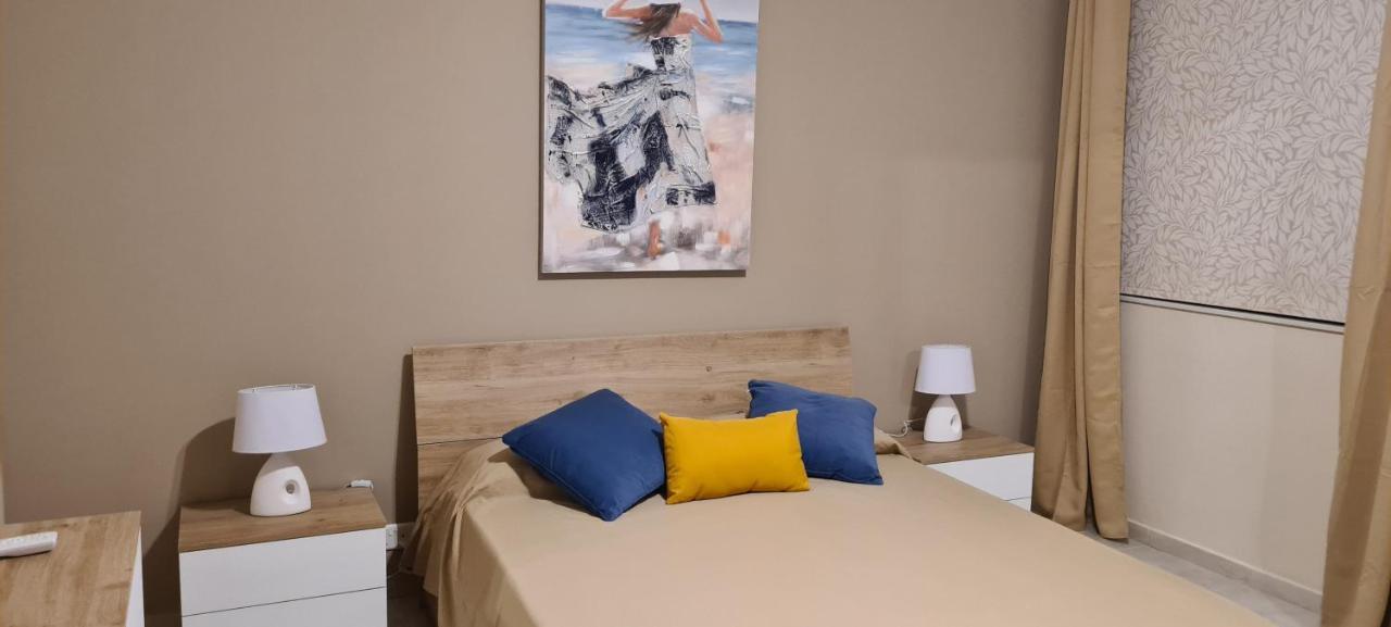 Large Apartment In Marsascala. Sleeps 6 마르사스칼라 외부 사진