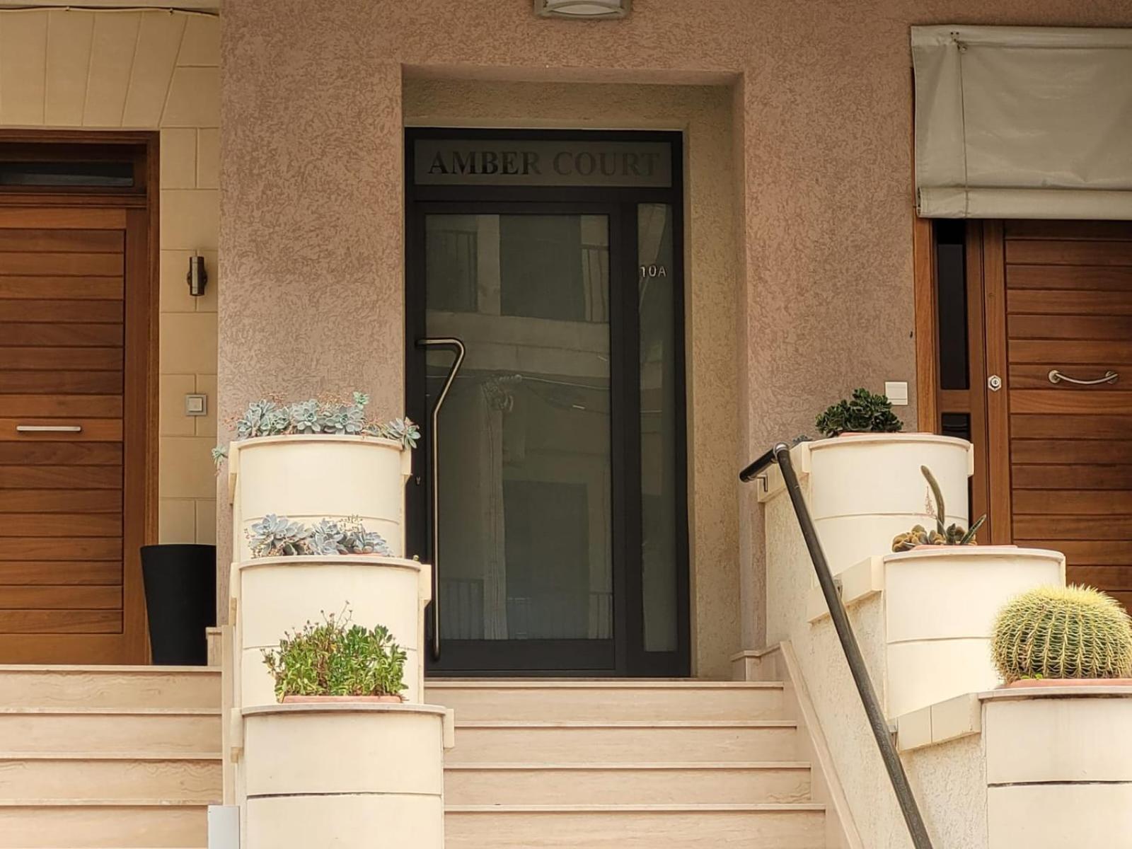 Large Apartment In Marsascala. Sleeps 6 마르사스칼라 외부 사진