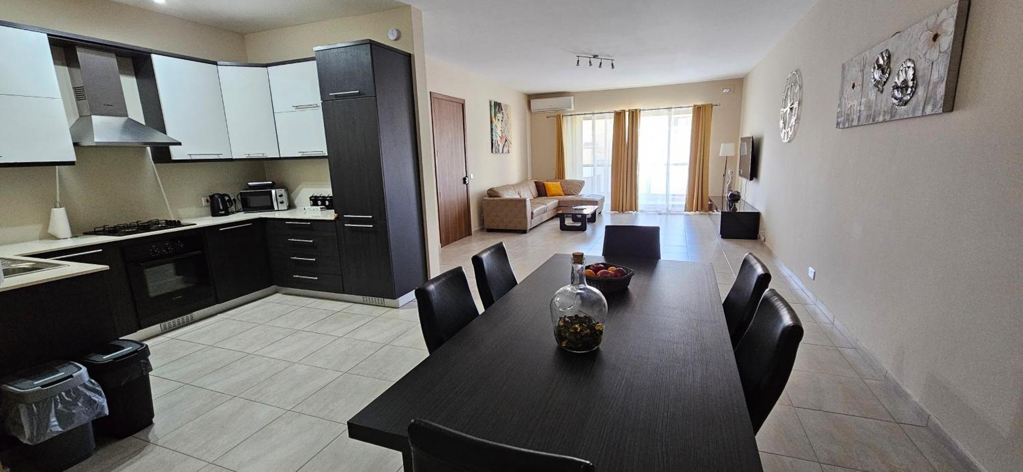 Large Apartment In Marsascala. Sleeps 6 마르사스칼라 외부 사진